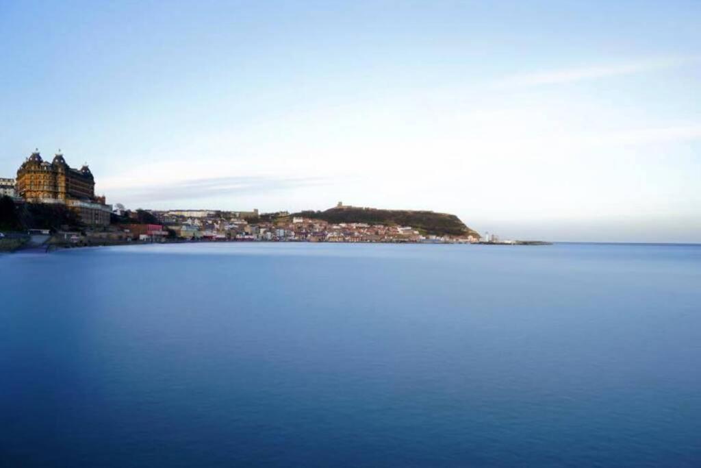 200 Year Old Large Townhouse With Sea Views Villa Scarborough Exterior photo